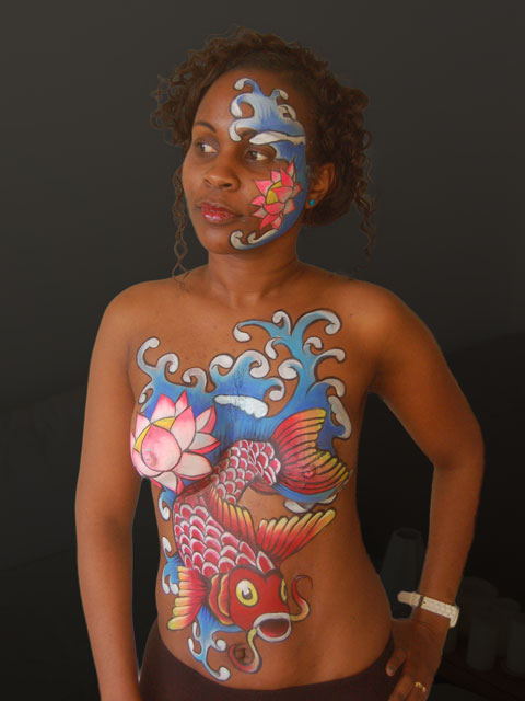 bodypainting_tatouage_carpe_koy_01 bodypainting_tatouage_carpe_koy_01